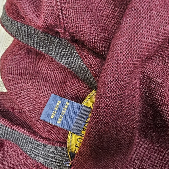 Club Room Men's Soft Red Merino Wool Sweater V-Neck Top Size M Italian Spun Yarn - Picture 9 of 9